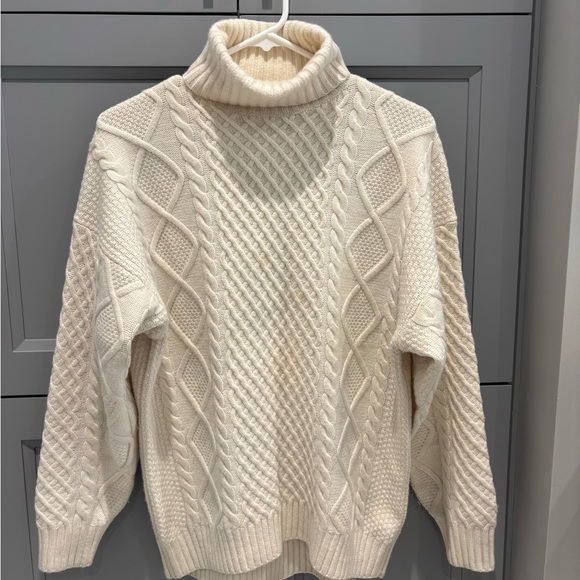 Aritzia Sweaters - Aritzia Peggy sweater